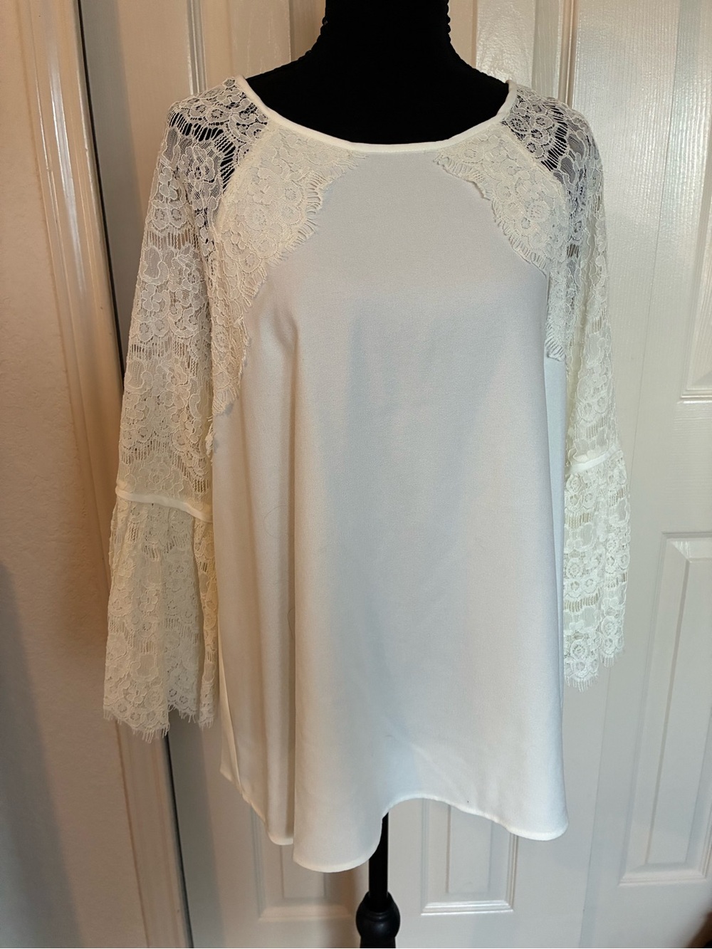 Vintage new directions Cream Lace-Panel Bell Sleeve Tunic